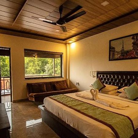 Fabhotel La Gracia Resort Morjim Ngoại thất bức ảnh