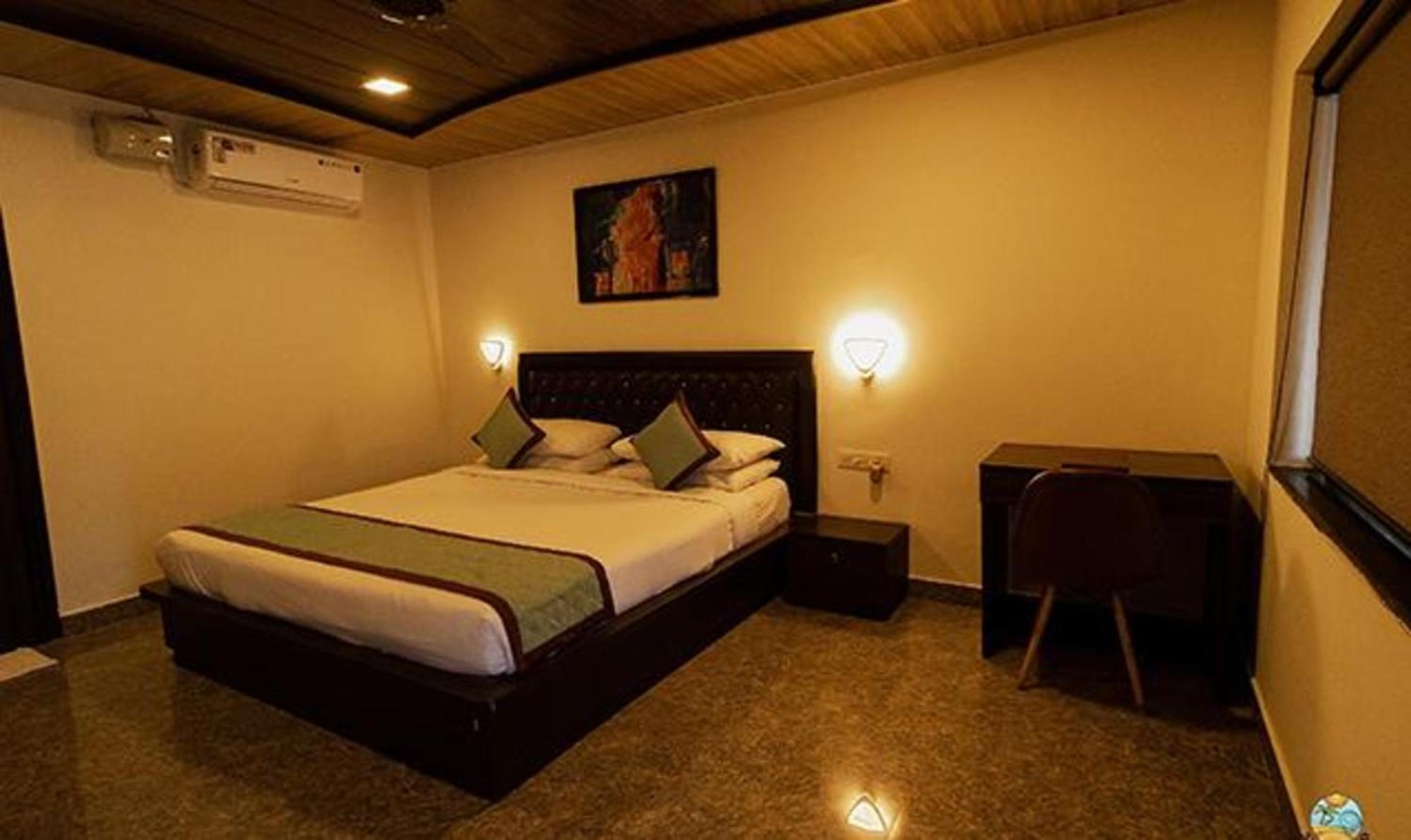 Fabhotel La Gracia Resort Morjim Ngoại thất bức ảnh